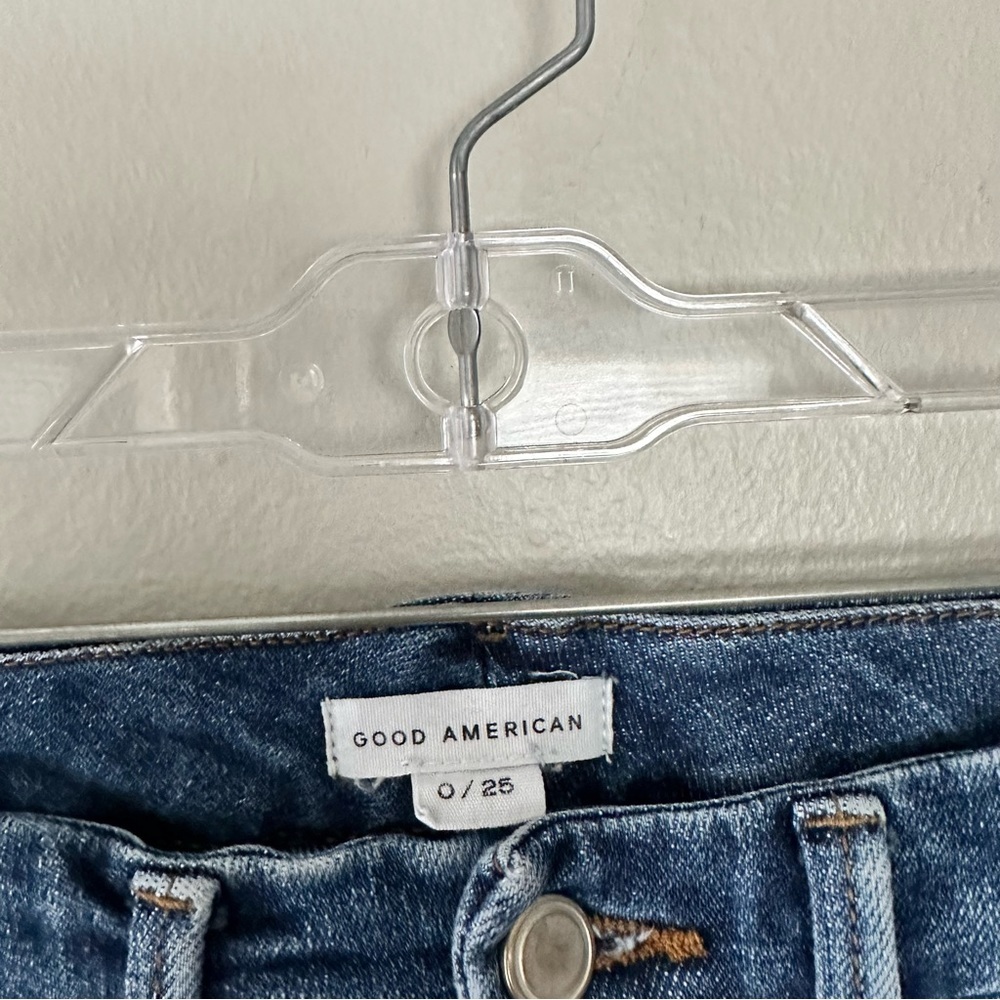 Good American Classic Slim Straight Jeans - Picture 10 of 10